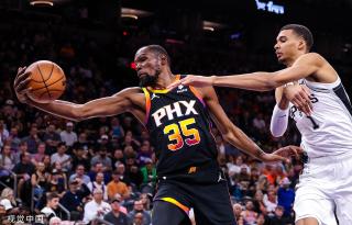 力地展现其 力地展现其