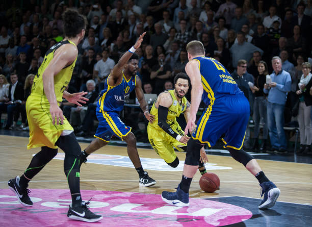 由青岛队的 由青岛队的